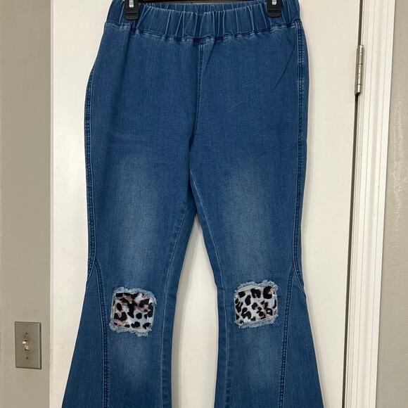 Tracies Leopard Patch Flare Jeans L Bell Bottom Pull On Stretch Denim Boho - Picture 3 of 11